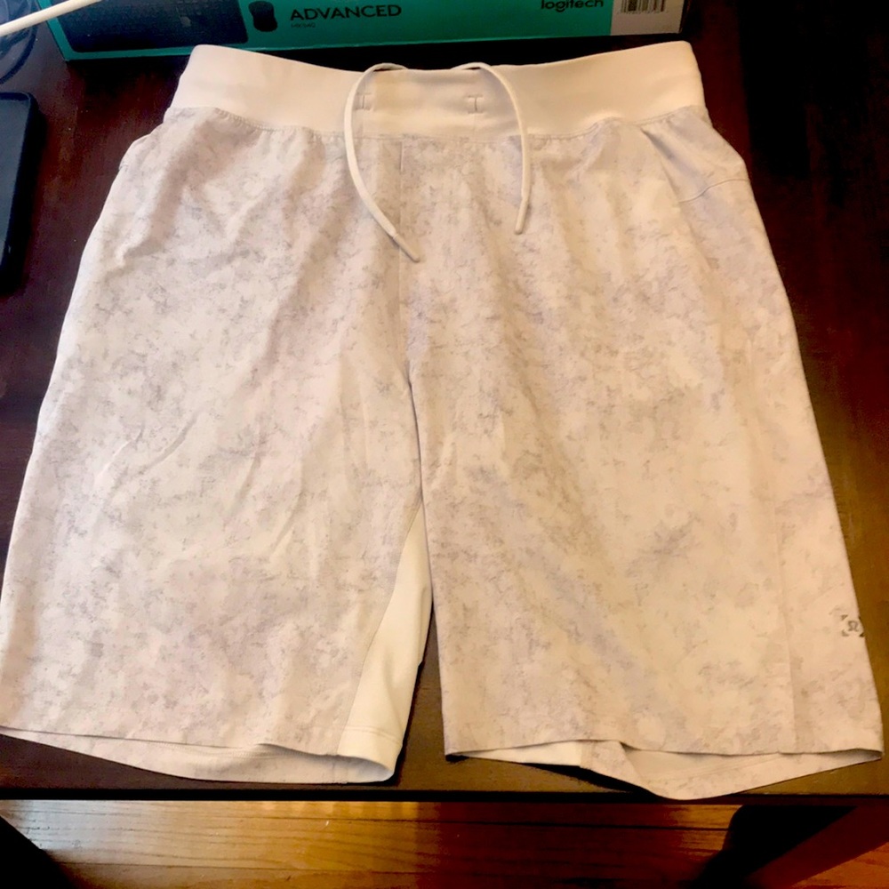 Lululemon Shorts Men’s Medium, Excellent Condition